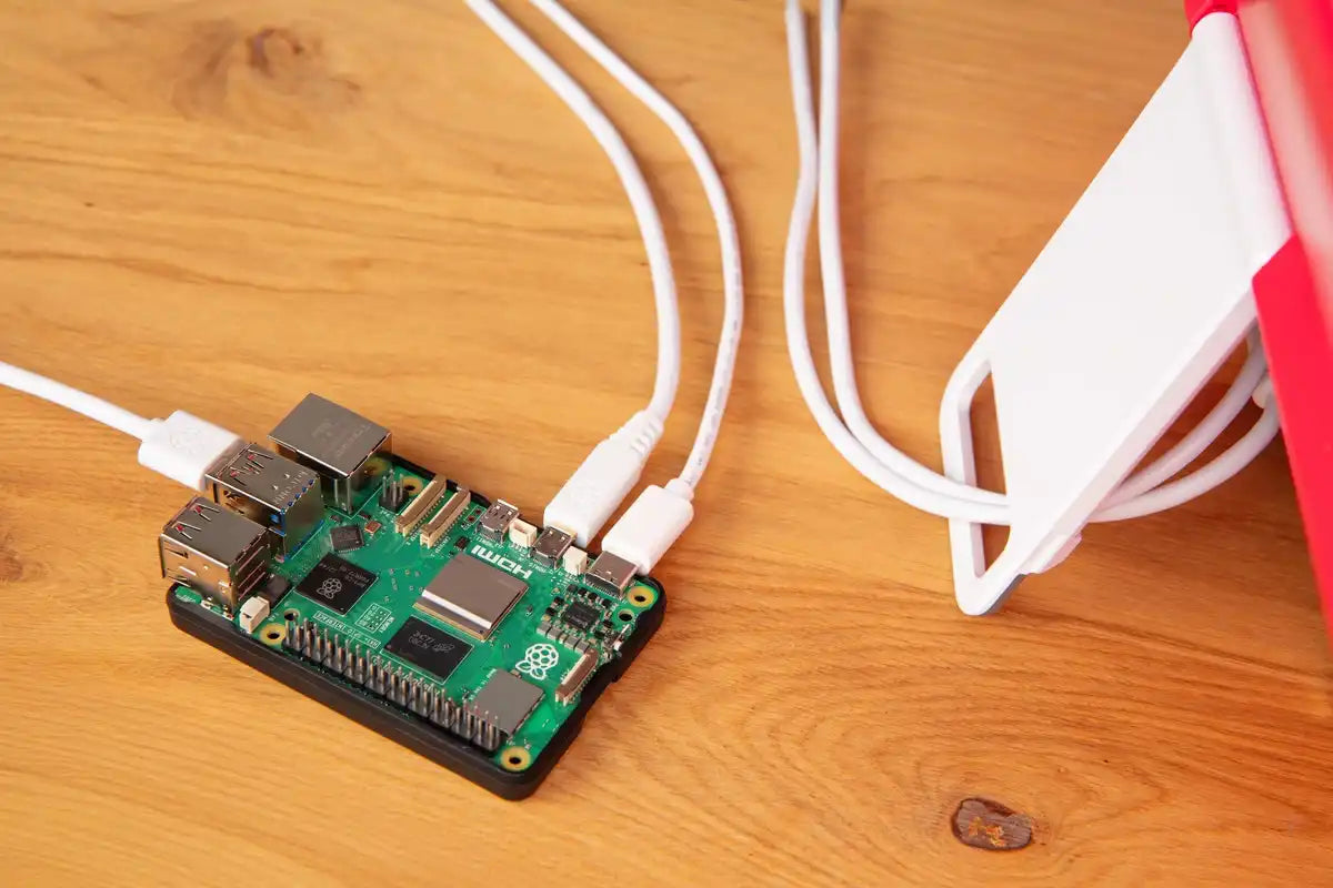 Raspberry Pi Monitor powered from a Raspberry Pi